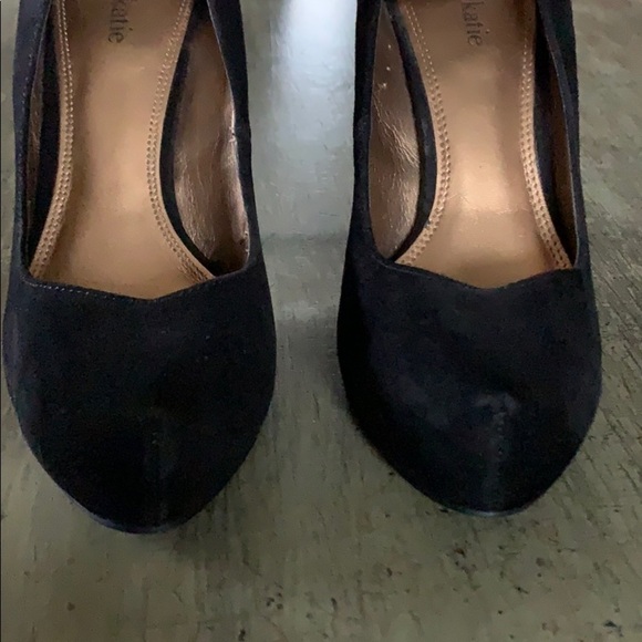 KELLY & katie Cooper Suede Ankle Strap Heels - Picture 7 of 14